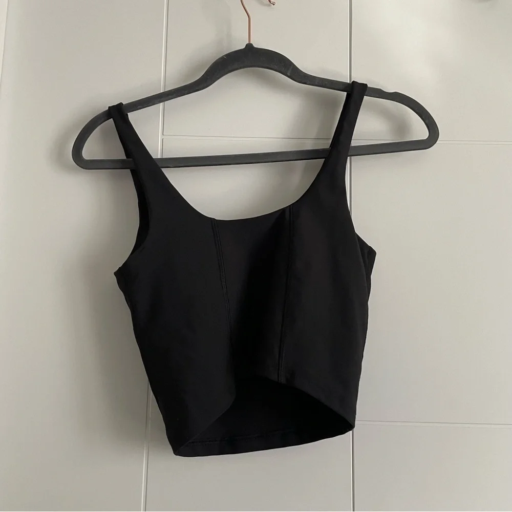 3/$45 Old Navy Scoop-neck Padded Activewear Tank - Picture 3 of 5